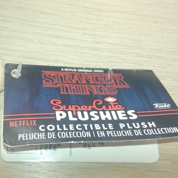 Stranger Things Barb Plush - Picture 4 of 6